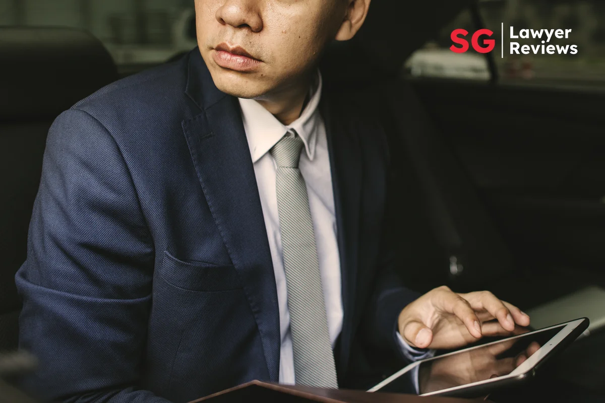 Client Comparing and Choosing Between Law Firms Client Comparing and Choosing Between Law Firms