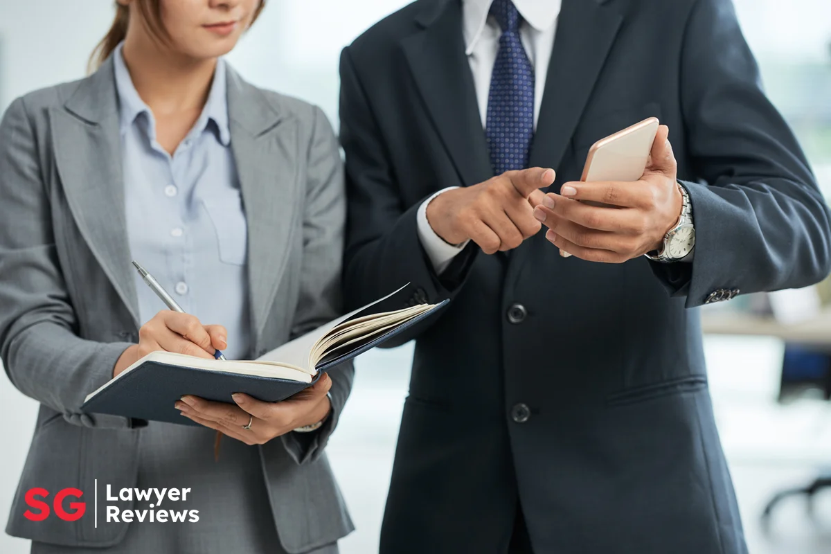 Difference of a Lawyer and a Paralegal in Singapore